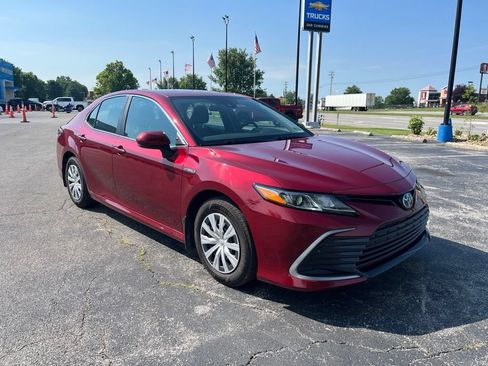 Used 2021 Toyota Camry LE FWD image 2