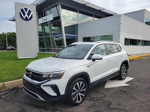 Certified 2023 Volkswagen Taos SE w/ Panoramic Sunroof Package AWD/4WD image 1