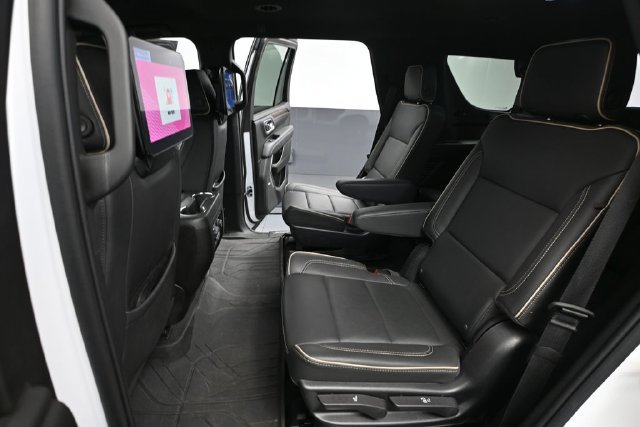 Used 2023 Chevrolet Tahoe Premier w/ Advanced Technology Package AWD/4WD image 29