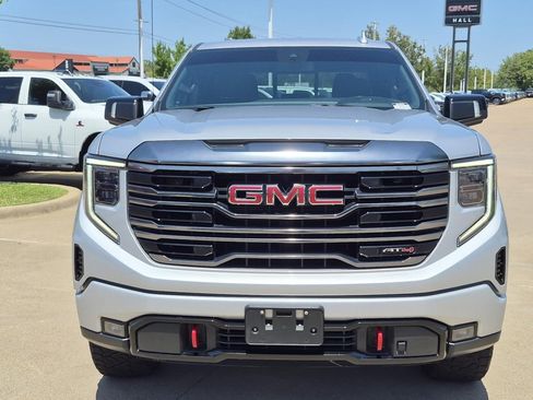 Used 2022 GMC Sierra 1500 AT4 w/ AT4 Preferred Package AWD/4WD image 2