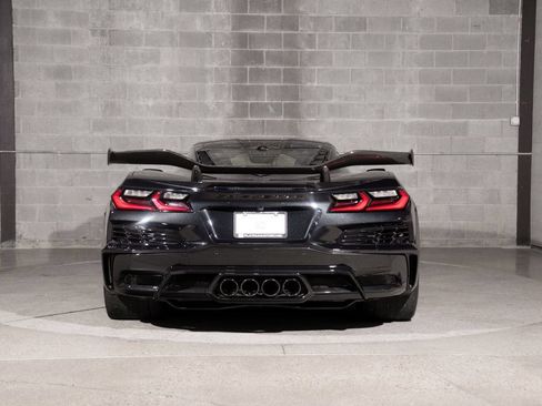 Used 2024 Chevrolet Corvette Z06 w/ Z07 Performance Package RWD image 7