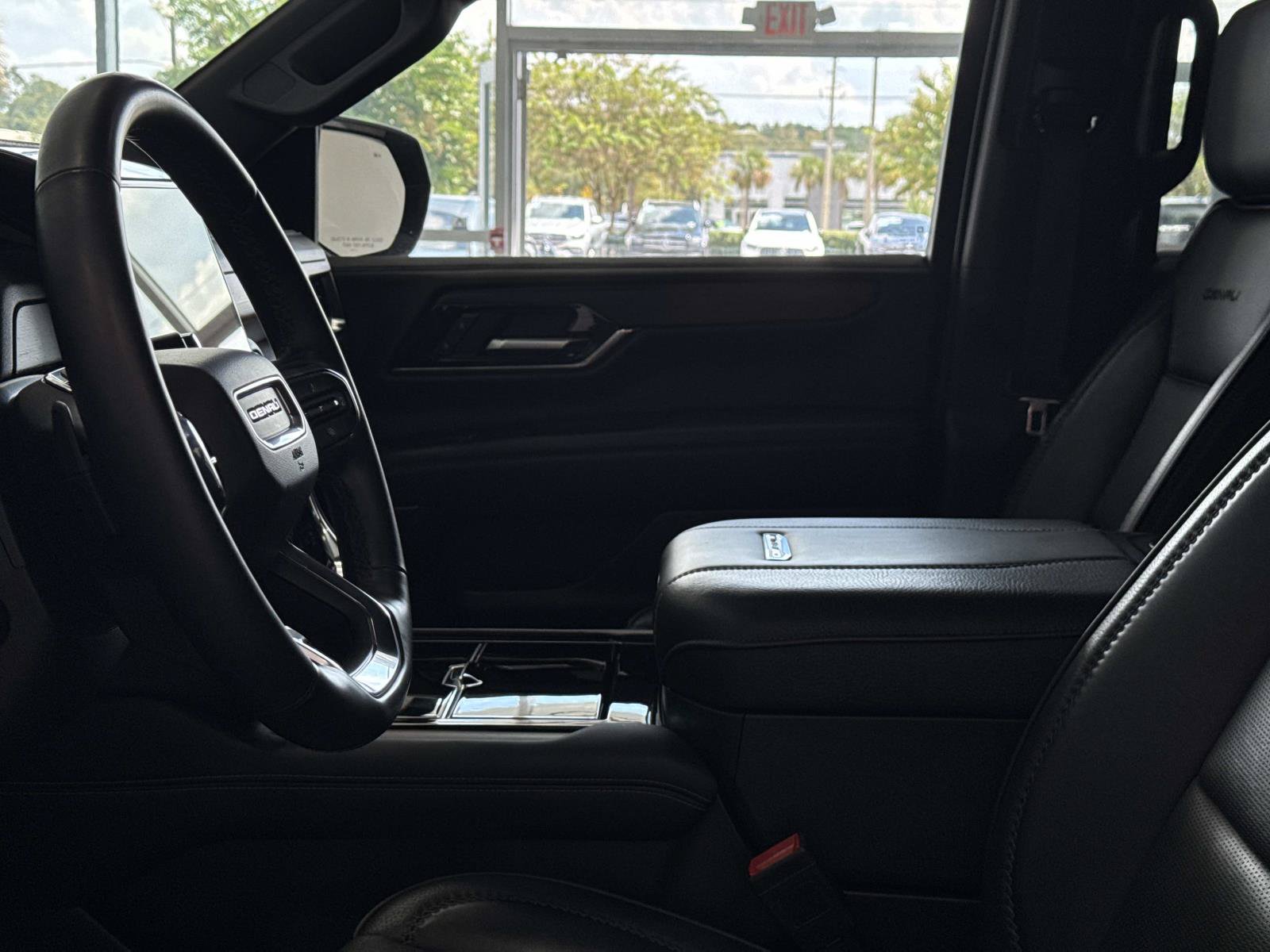 Used 2025 GMC Yukon Denali RWD image 14