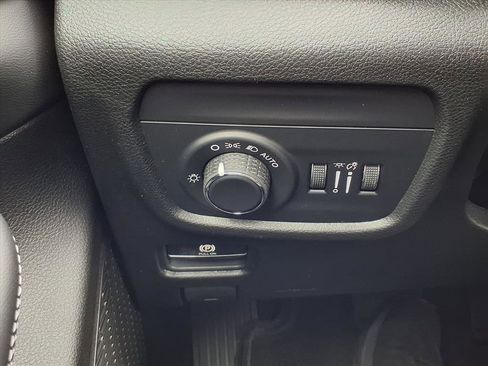 New 2025 Jeep Grand Cherokee L Altitude RWD image 8