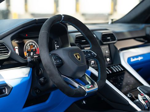 Used 2019 Lamborghini Urus AWD/4WD image 41
