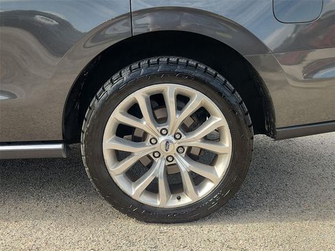 Used 2019 Ford Expedition Limited w/ Equipment Group 302A AWD/4WD image 5