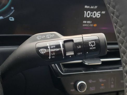 Used 2023 Kia Niro EX FWD image 25