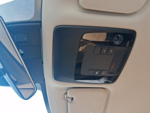 Used 2024 Kia Carnival LX image 25