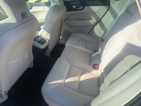 Used 2022 Volvo XC60 B5 Inscription w/ Climate Package AWD/4WD image 5