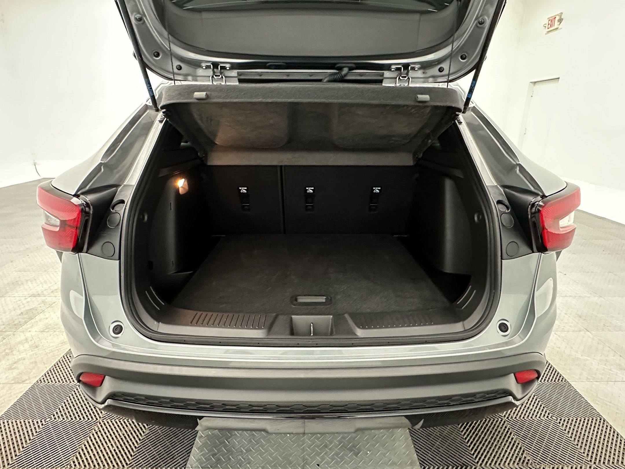 Certified 2024 Chevrolet Trax RS w/ Sunroof Package FWD image 24