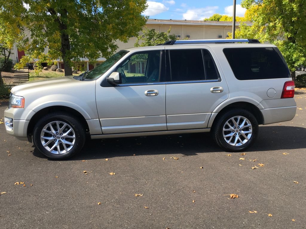 Used 2017 Ford Expedition Limited w/ Equipment Group 301A AWD/4WD image 3