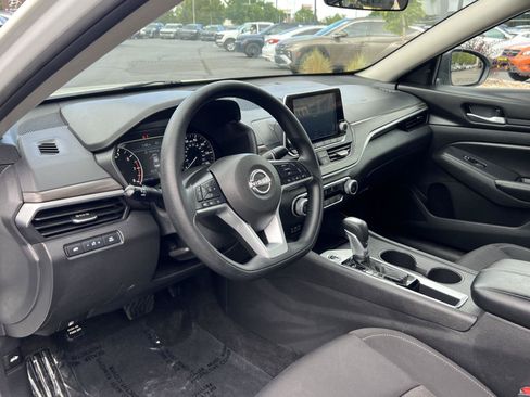 Used 2025 Nissan Altima 2.5 SV FWD image 28