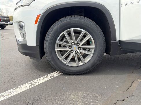 Certified 2023 Chevrolet Traverse LT FWD image 32