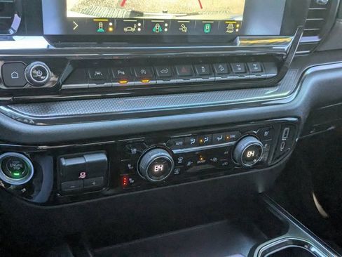 Used 2022 Chevrolet Silverado 1500 ZR2 w/ Technology Package image 23