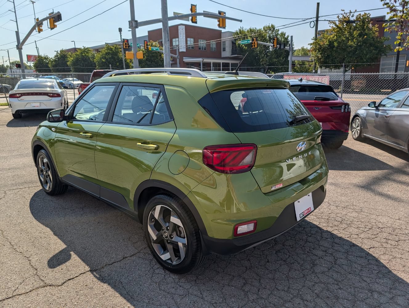 Used 2024 Hyundai Venue SEL FWD image 8