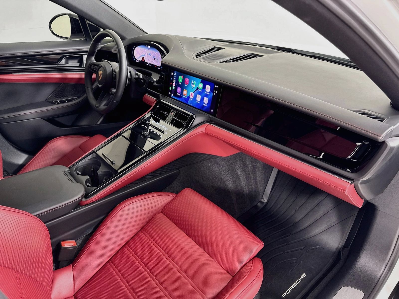 Used 2025 Porsche Panamera RWD image 29