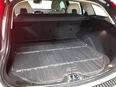 Used 2017 Volvo V60 T5 Platinum FWD image 31