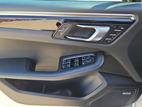 Used 2024 Porsche Macan image 22