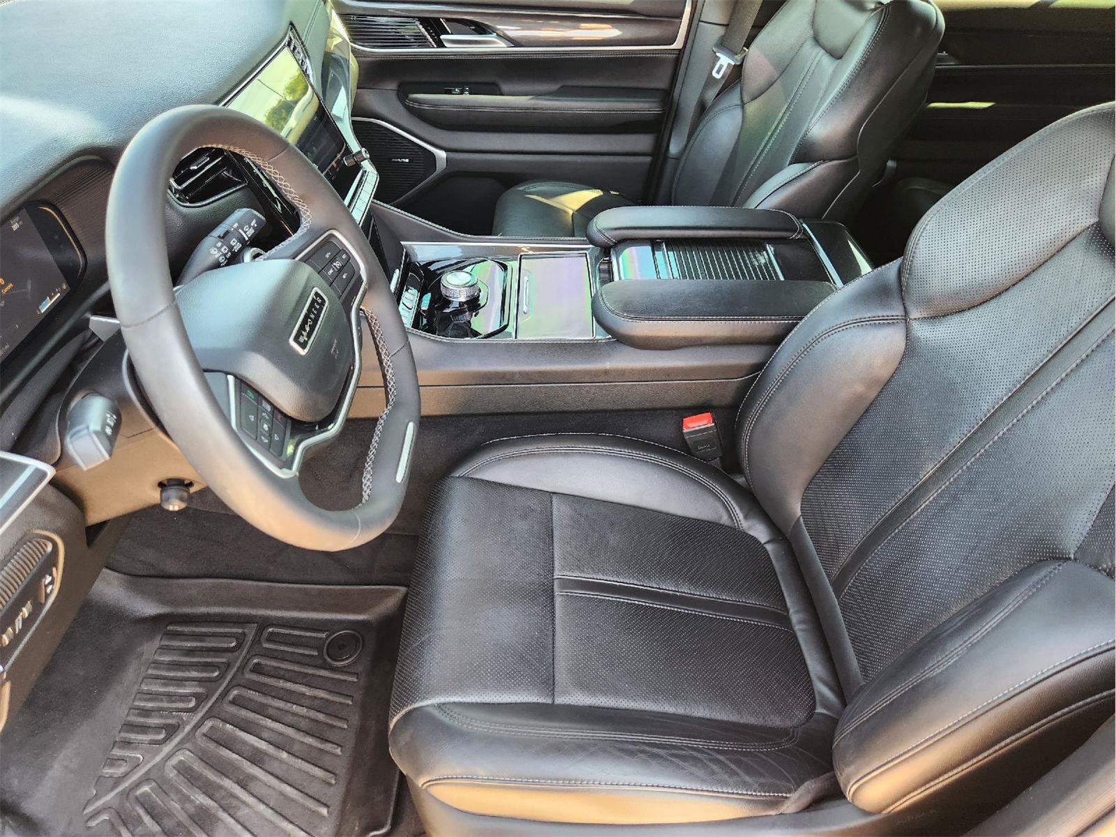 Used 2022 Jeep Wagoneer Series I RWD image 12