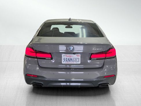 Used 2022 BMW 530e w/ Premium Package image 5