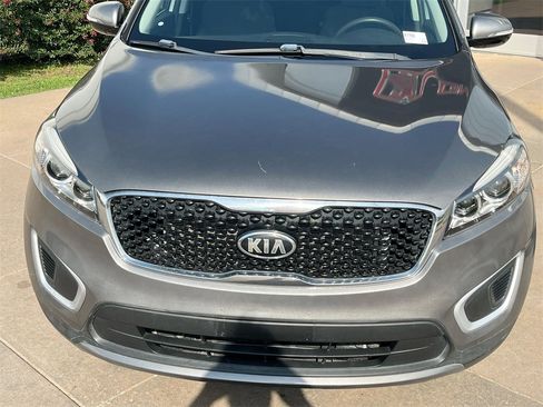 Used 2018 Kia Sorento L image 2