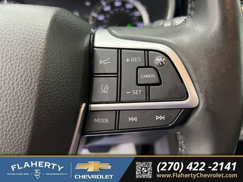 Used 2024 Toyota Highlander XLE image 25