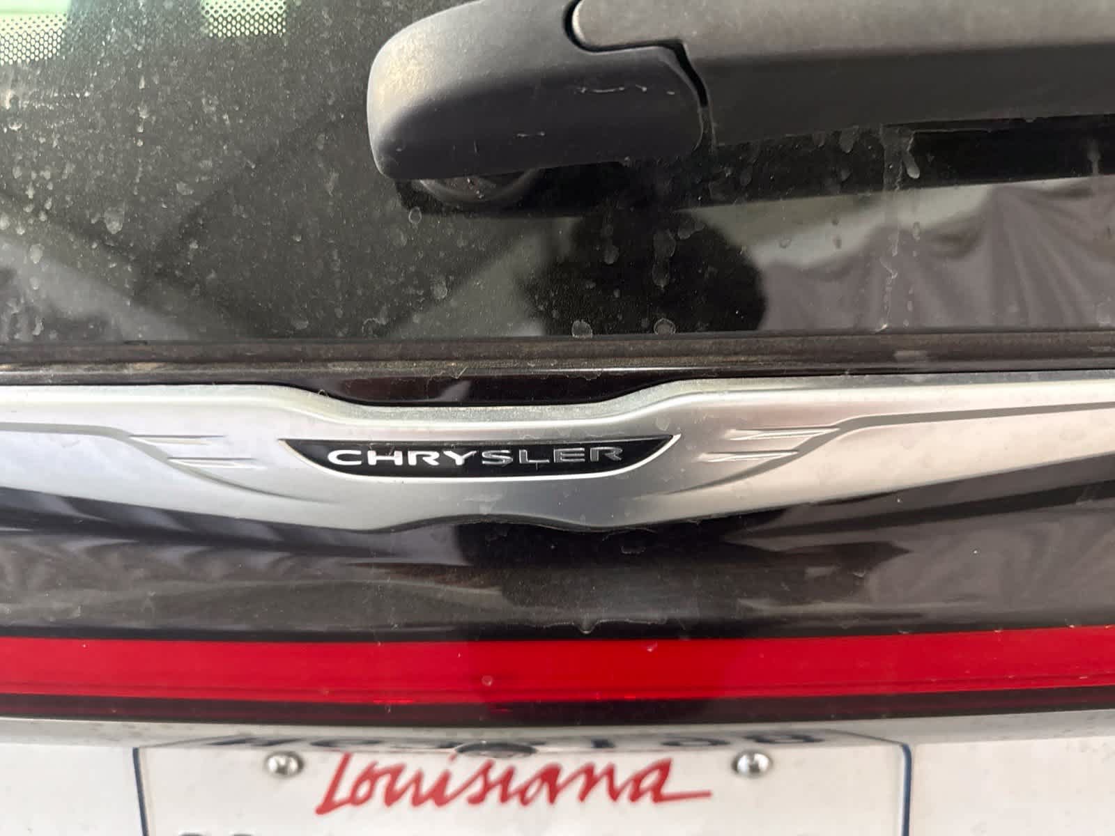 Used 2023 Chrysler Pacifica Touring-L FWD image 14