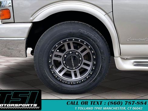 Used 2016 Chevrolet Express 2500 RWD image 9