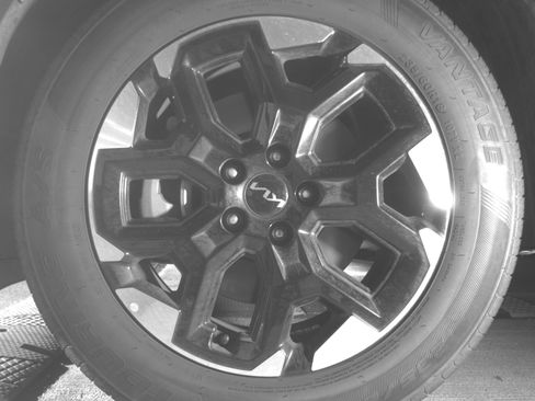 Used 2024 Kia Sorento S image 12