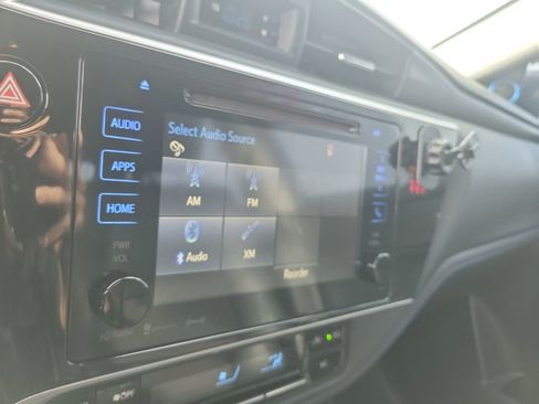 Used 2018 Toyota Corolla SE image 19