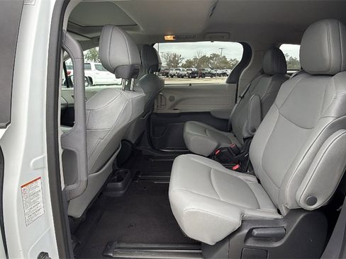 Used 2024 Toyota Sienna XLE image 22