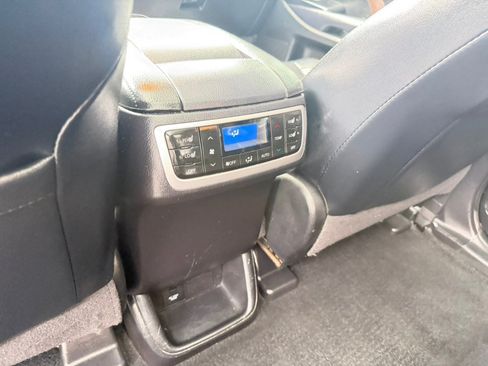 Used 2019 Toyota Highlander Limited Platinum FWD image 29