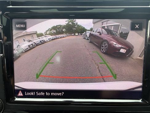 Used 2017 Volkswagen Jetta GLI FWD image 15