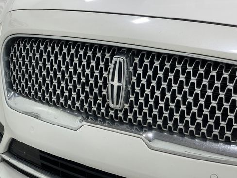 Used 2018 Lincoln Continental Select AWD/4WD image 38