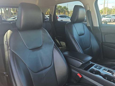 Used 2022 Ford Edge Titanium image 25