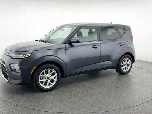 Used 2025 Kia Soul LX w/ LX Technology Package image 3