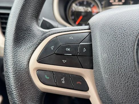 Used 2017 Jeep Cherokee Sport image 18