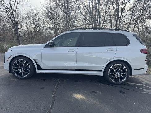New 2026 BMW X7 M60i image 2