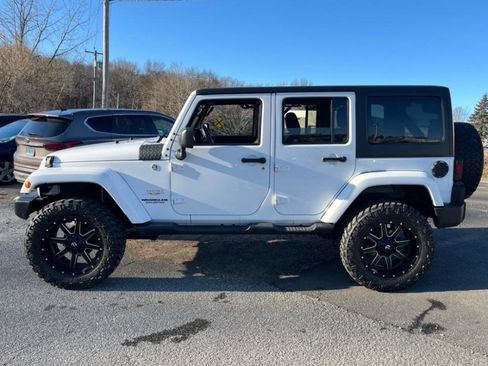 Used 2015 Jeep Wrangler Unlimited Sahara w/ Connectivity Group image 8