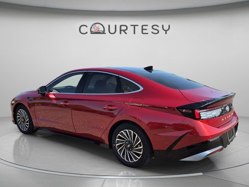 New 2026 Hyundai Sonata Limited FWD image 3
