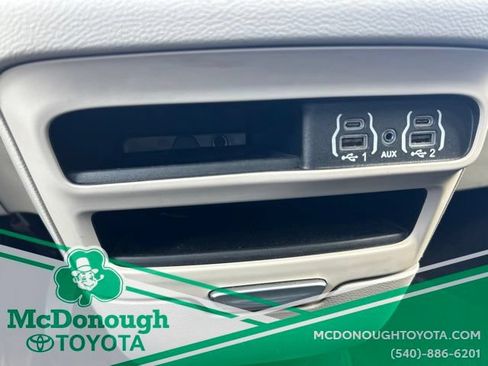 Used 2023 Chrysler Voyager LX FWD image 17