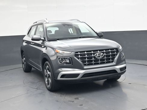 Used 2025 Hyundai Venue SEL image 1
