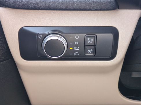 Used 2020 Ford Escape SE FWD image 16