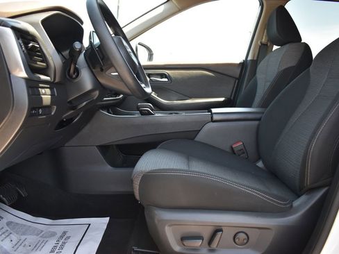 Used 2023 Nissan Rogue SV FWD image 5