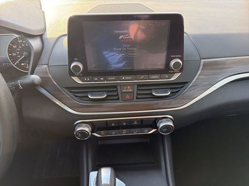 Used 2025 Nissan Altima 2.5 SV image 24