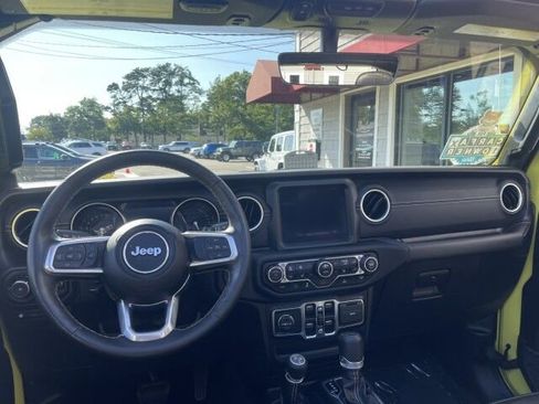 Used 2022 Jeep Wrangler Unlimited Sahara w/ Cold Weather Group image 19