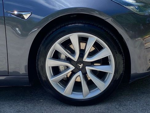 Used 2018 Tesla Model 3 Mid Range image 11