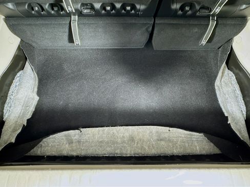 Used 2024 Chrysler Pacifica Touring-L FWD image 33