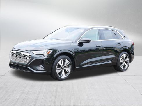 Used 2024 Audi Q8 e-tron Premium Plus w/ Premium Plus Package AWD/4WD image 3