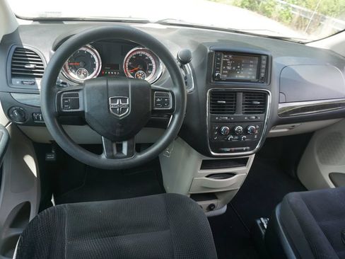 Used 2019 Dodge Grand Caravan SE FWD image 6
