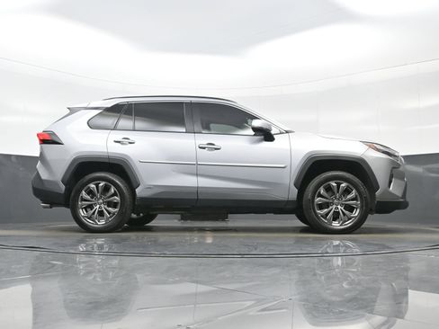 Used 2022 Toyota RAV4 XLE Premium AWD/4WD image 34